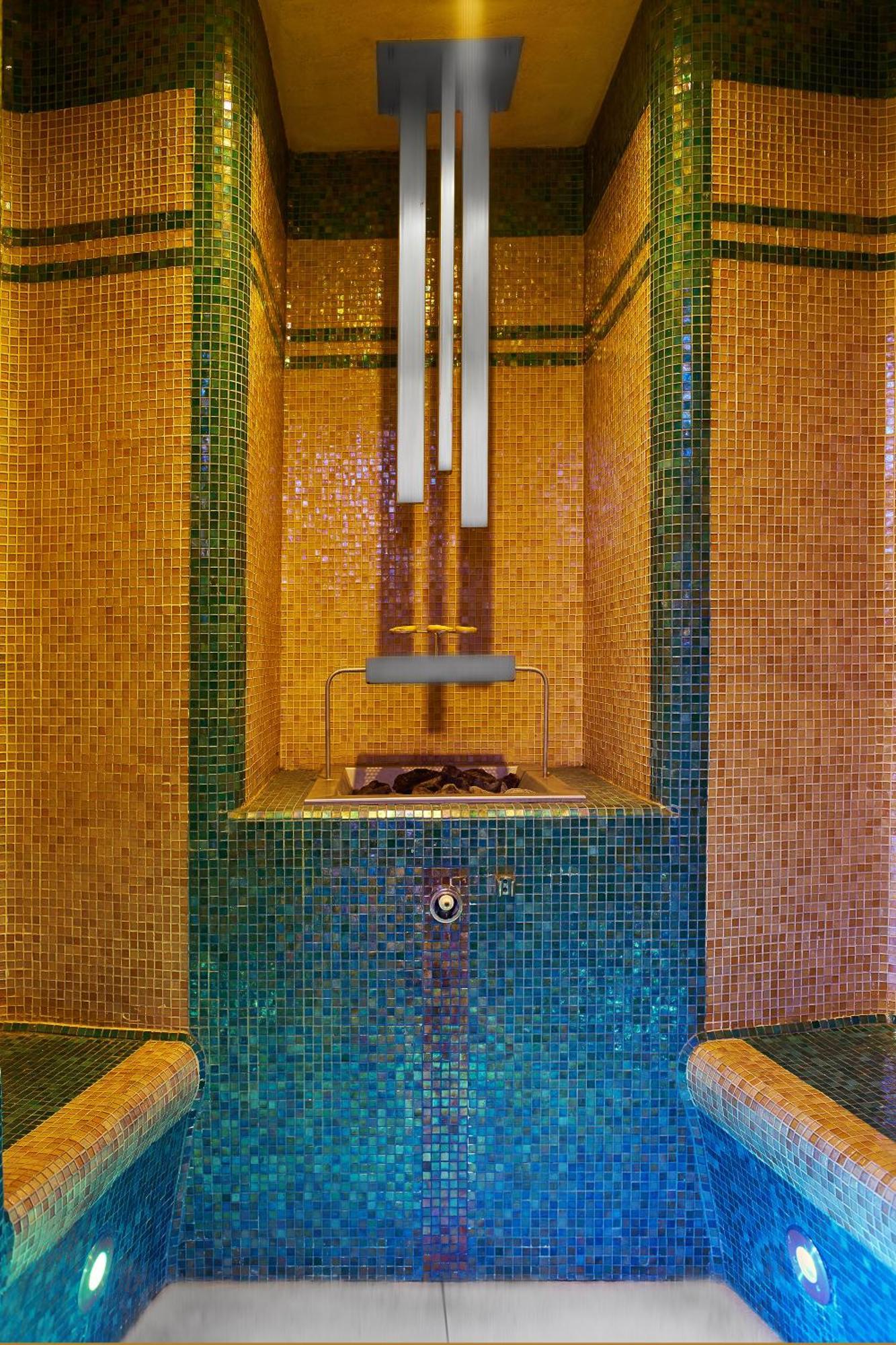 Retro Riverside Wellness Resort Karlovy Vary Esterno foto A modern hand washing station