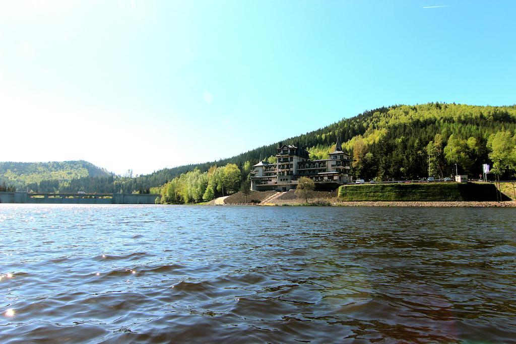Retro Riverside Wellness Resort Karlovy Vary Esterno foto